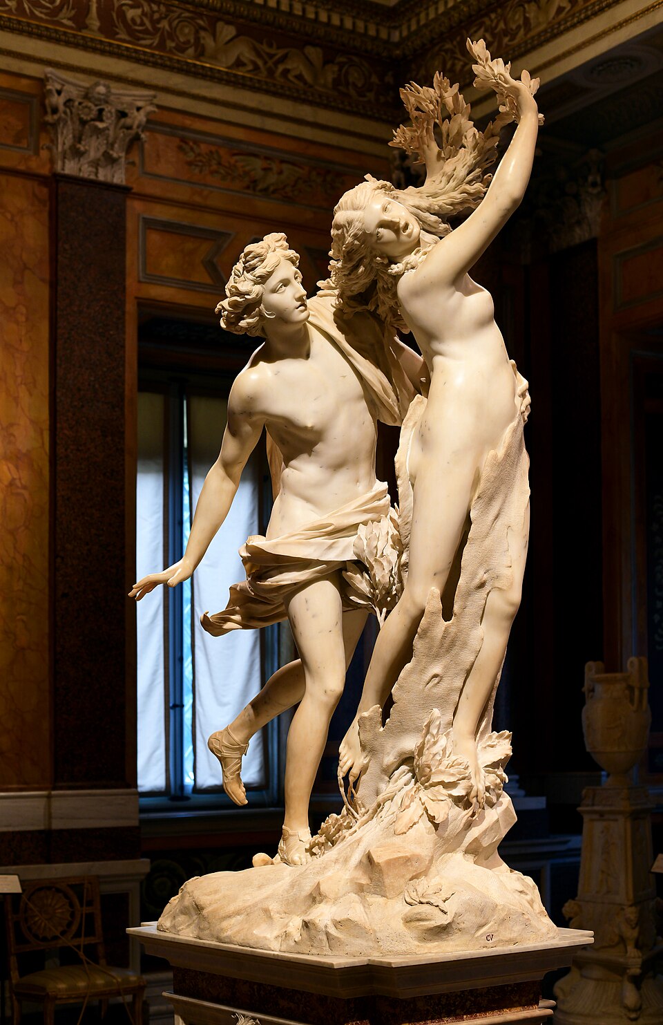 Apollon et Daphné, sculpture de Le Bernin : Daphné se transforme en laurier sous les mains d'Apollon, dans un mouvement spectaculaire figé dans…