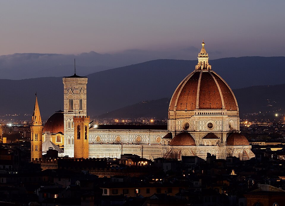 Cathédrale Santa Maria del Fiore, monument de Arnolfo di Cambio (architecte initial) et Filippo Brunelleschi : Cathédrale revêtue de marbre…