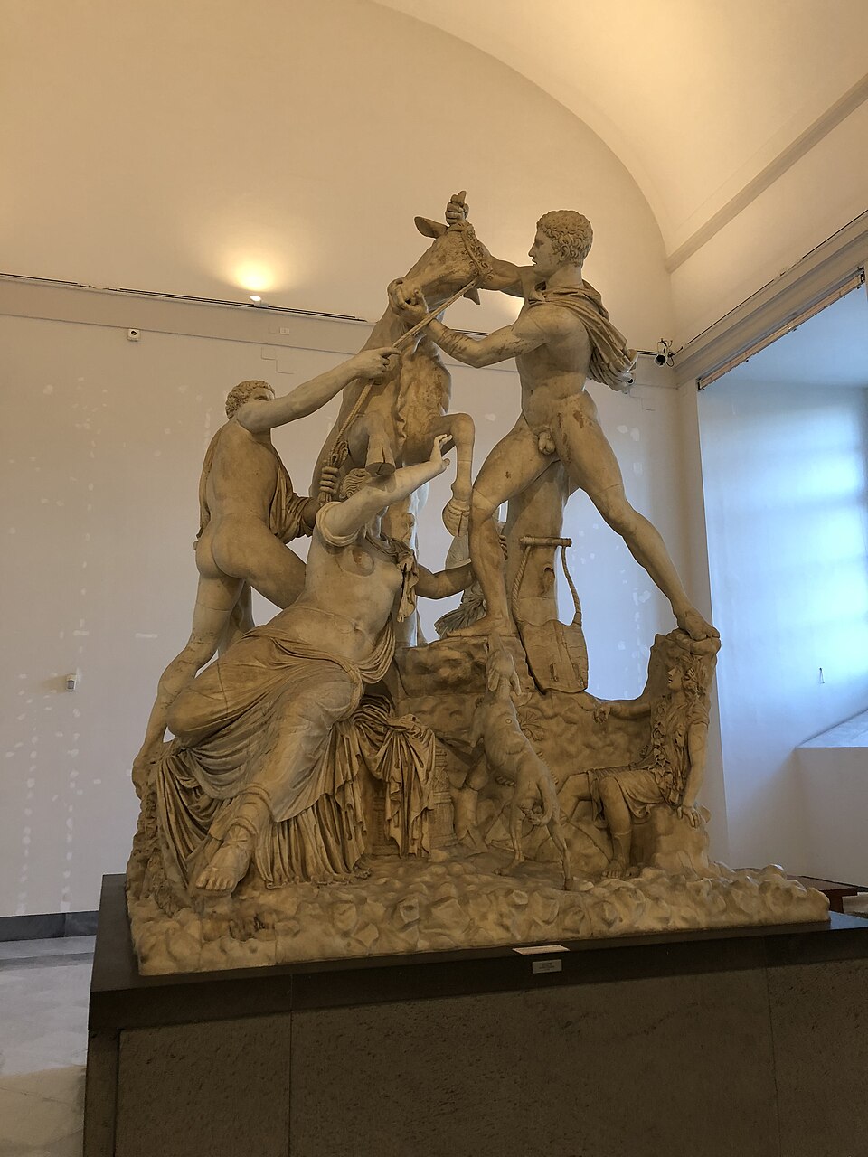 Le Taureau Farnèse, sculpture de Apollonios et Tauriskos de Tralles (pour l’original hellénistique) ; copie romaine d’auteur inconnu : Un groupe…
